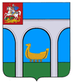 C вольной частью — четырёхугольником, примыкающим к верхнему правому углу щита с воспроизведённым в нём гербом Московской области