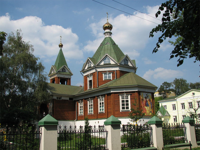 Церковь Троицы Живоначальной в Перловке